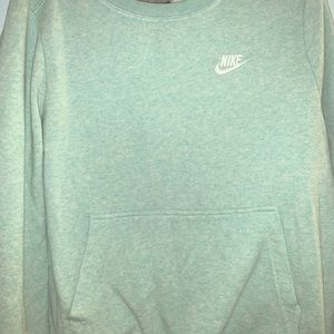 Teal women’s Nike crewneck! In great condition